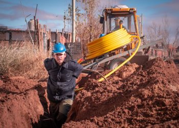 Empezó la obra que llevará el gas a 70 lotes en un barrio rural de Cutral Co
