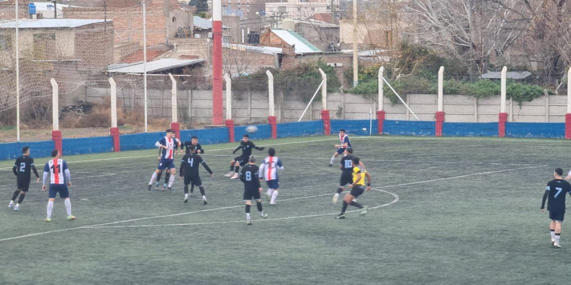 Alianza perdió con Atlético Neuquén y le queda una chance de clasificar