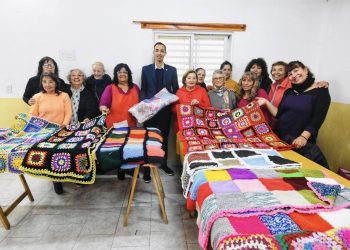 Mujeres del grupo “Tejiendo Sueños” recibieron donación
