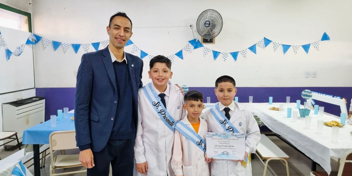 Cutral Co: San Martín participó de la Promesa a la Bandera de alumnos de la escuela 143
