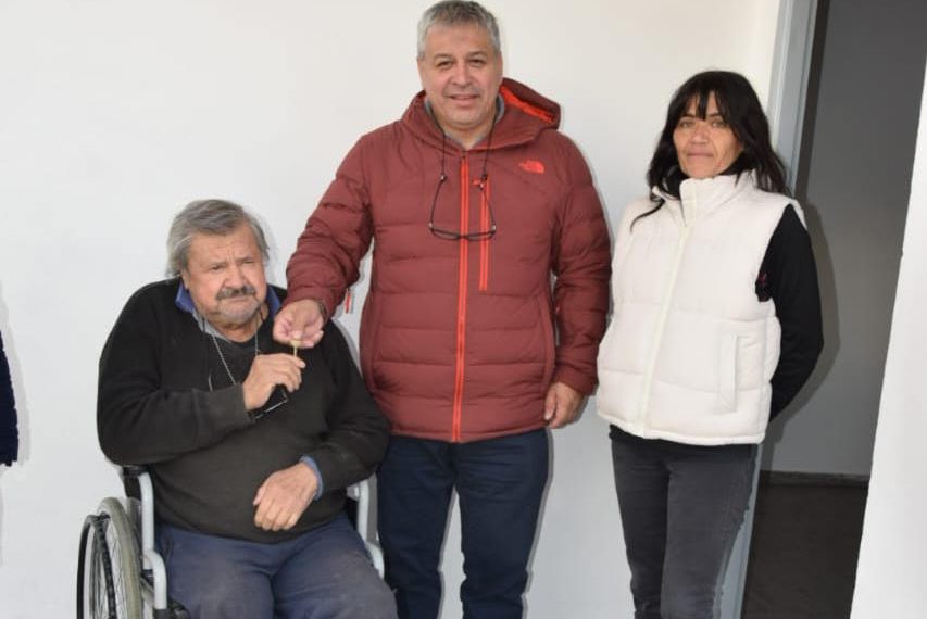 Una persona con discapacidad recibió una vivienda en Plaza Huincul