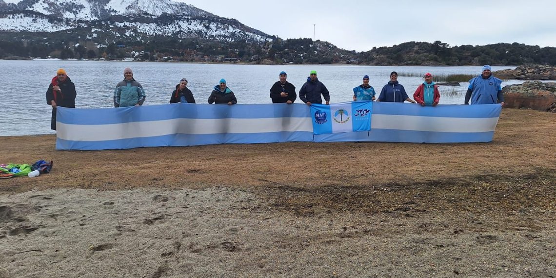 Nadadores de aguas frías de Neuquén realizan tómbola para competir en El Calafate