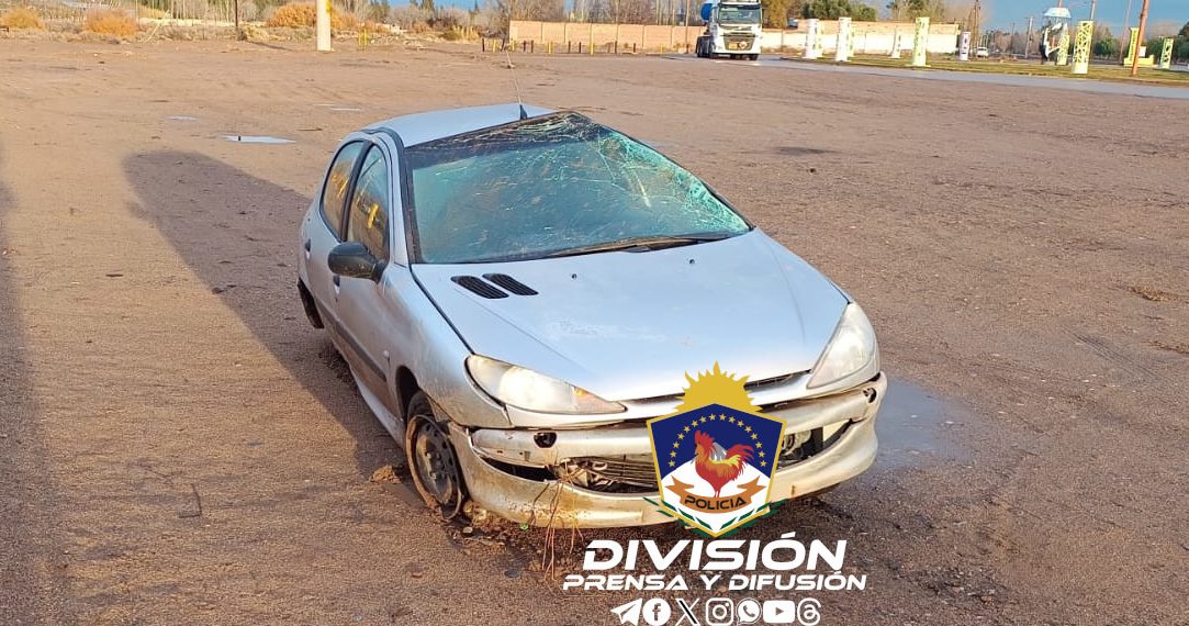 Dos mujeres fueron asistidas por un vuelco en la Ruta 22, a la altura de Challaco