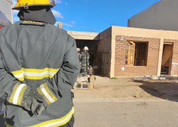 Bomberos de Cutral Co controlaron un incendio: se quemó un sillón