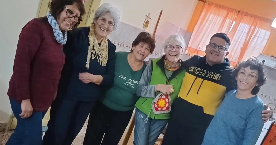 Tejedoras Solidarias de Plaza Huincul y Cutral Co reciben donaciones de lanas
