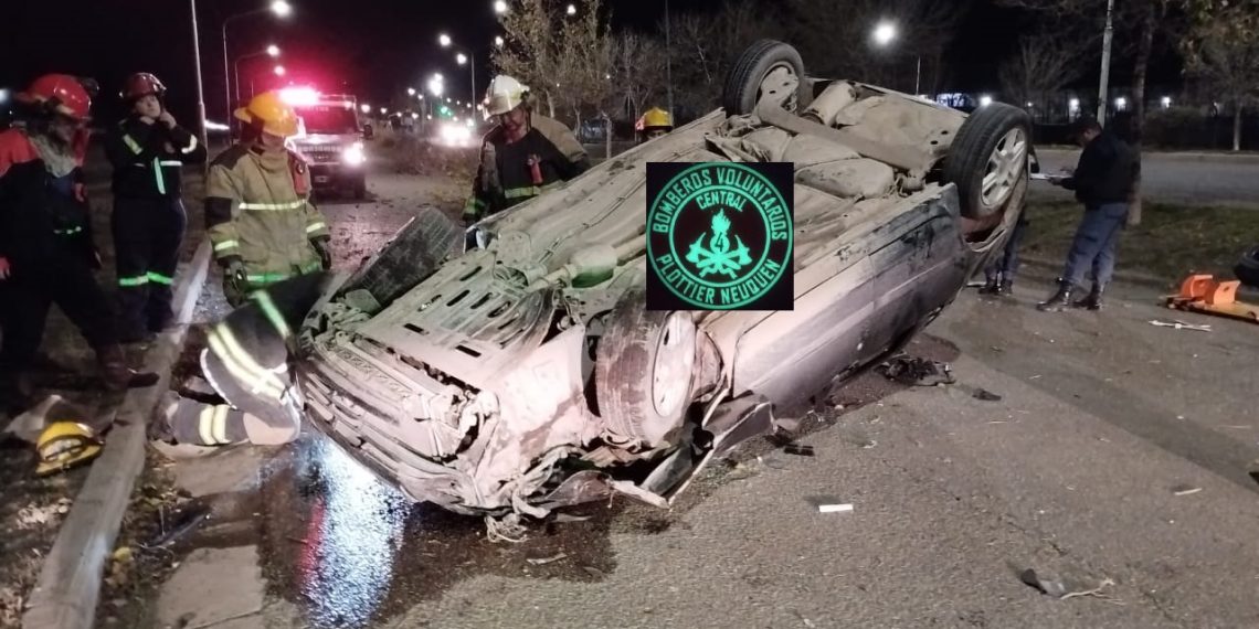 Plottier: Espectacular vuelco en la ruta 22 termina con heridos leves