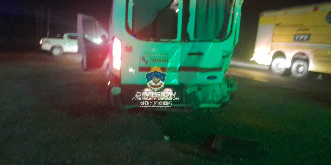 Chocó un transporte de petroleros y una camioneta en Añelo: no hubo heridos