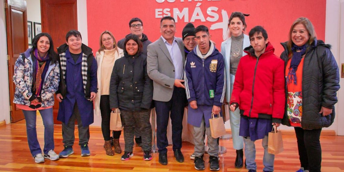 Cutral Co: La comunidad educativa de la escuela Laboral N° 1 visitó el municipio