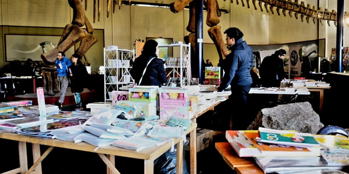 ¿Ya visitaste la 3° feria del libro “Nuestras Letras” en Plaza Huincul?