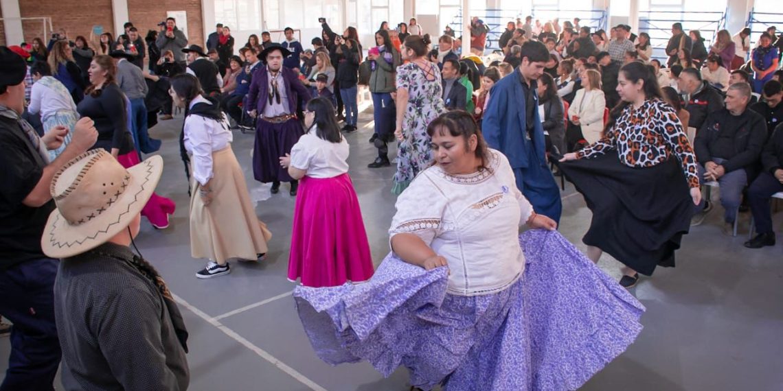 Celebraron el día de la Independencia adelantado en el Hogar Crecer y el Taller Esperanza en Cutral Co
