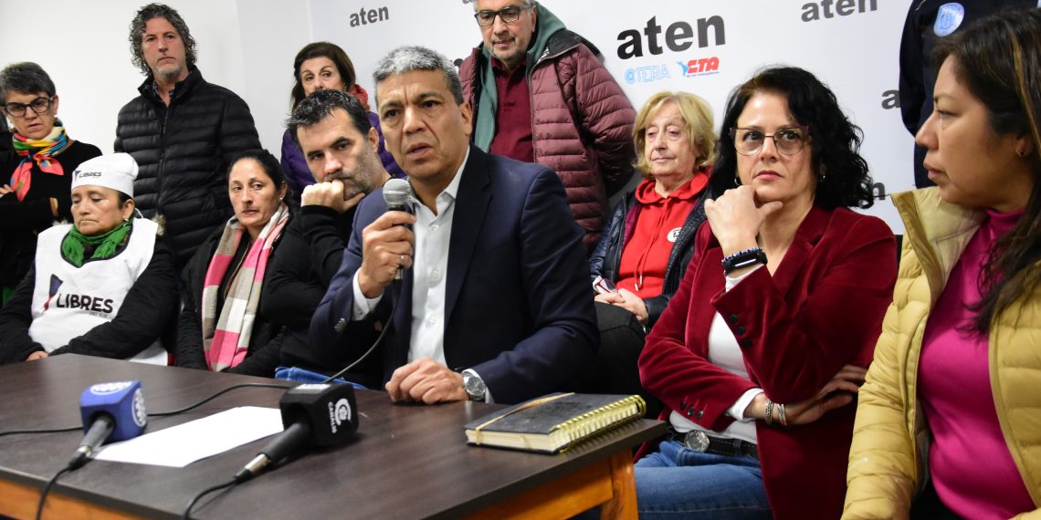 Por los allanamientos, Escobar dijo que echarán  “las políticas de hambre y represivas de Milei”