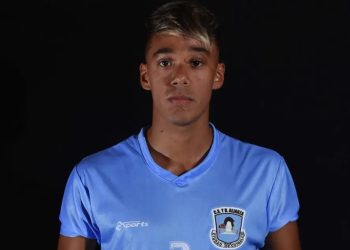 Hugo Lizama ayudó a una vecina de la comarca