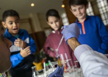 Abrieron las inscripciones para taller de físico y química para niños en Plaza Huincul