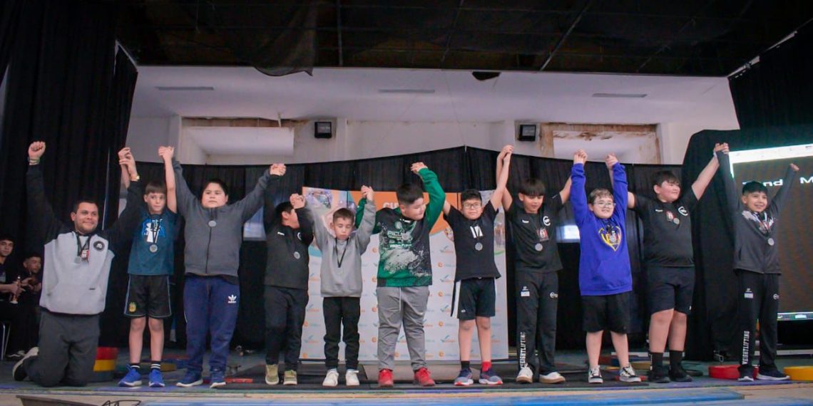 Se realizó el torneo regional de levantamiento olímpico de pesas en Cutral Co