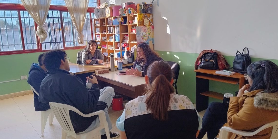 Estudiantes de psicología inician prácticas en el CDI Gajitos de Ternura de Plaza Huincul