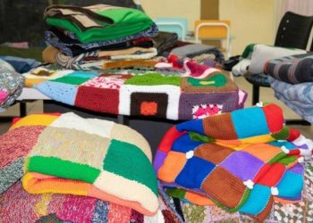 Reciben donaciones para ropero solidario en Plaza Huincul