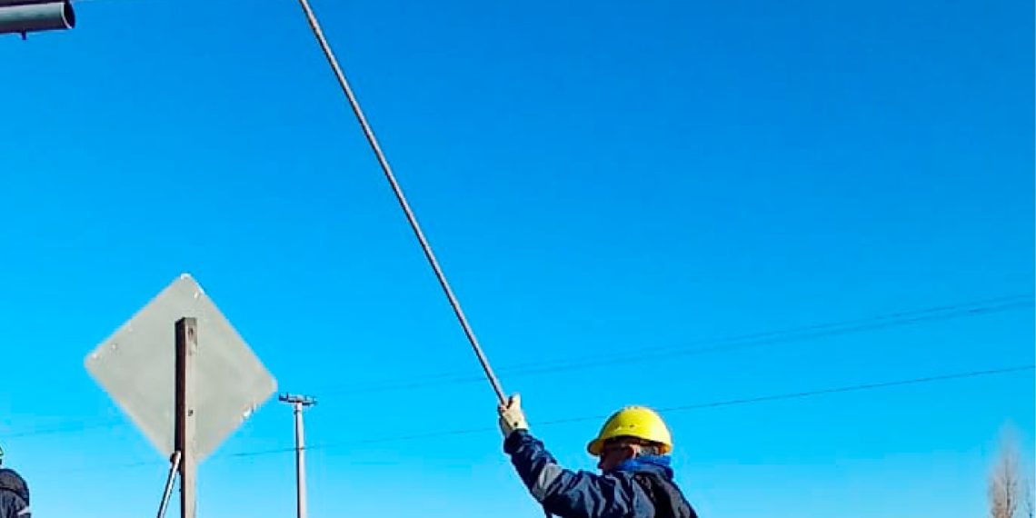 Copelco continúa con la instalación del alumbrado público en la ruta 17