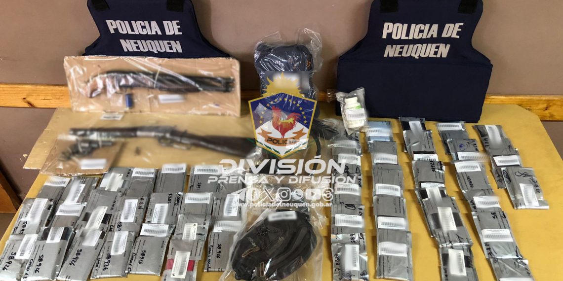 Homicidio de Sueldo: secuestraron un fúsil, escopetas, celulares y hasta ropa policial