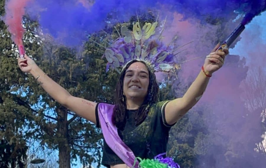 Felicitan a una flamante egresada de Cutral Co