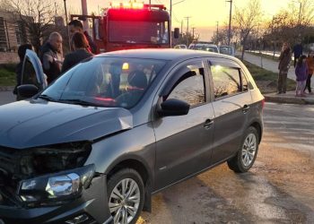 Chocaron dos autos en la zona sur de Plaza Huincul