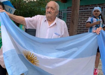Saludan a vecino por sus 97 años