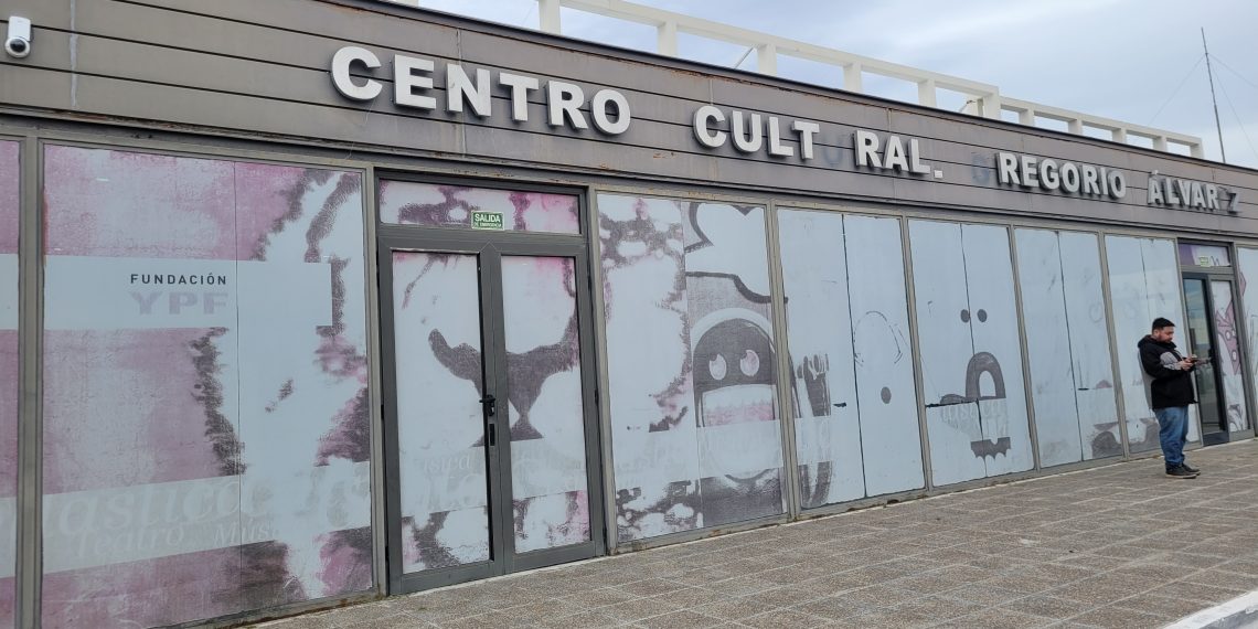 YPF donará el Centro Cultural Gregorio Álvarez y otros edificios a Plaza Huincul