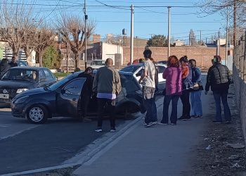Cutral Co: Robaron la cubierta de un auto en el IFD N° 1