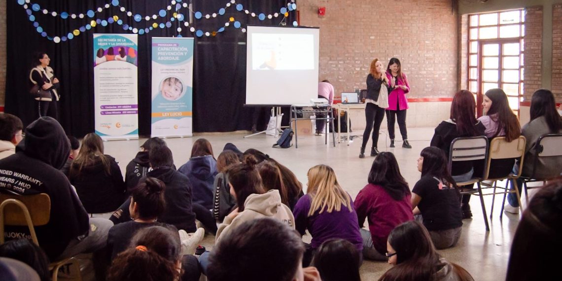 La violencia en el noviazgo fue el eje de un taller en el CPEM N° 20 de Cutral Co