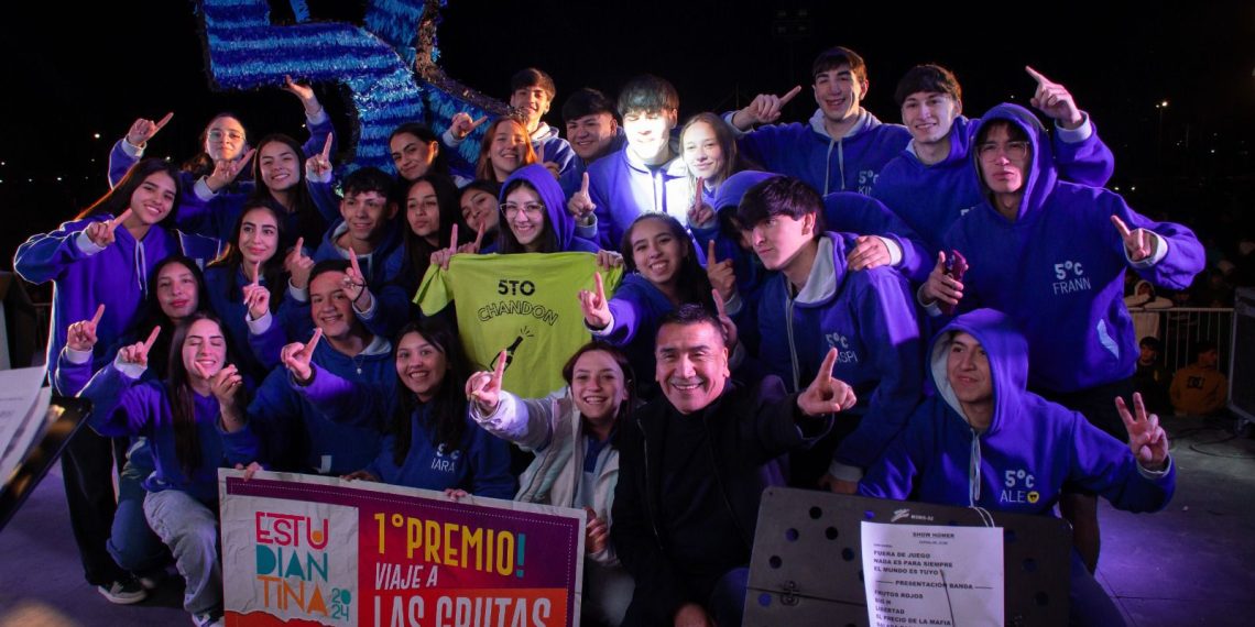 Los ganadores de la Estudiantina en Cutral Co recibieron sus premios