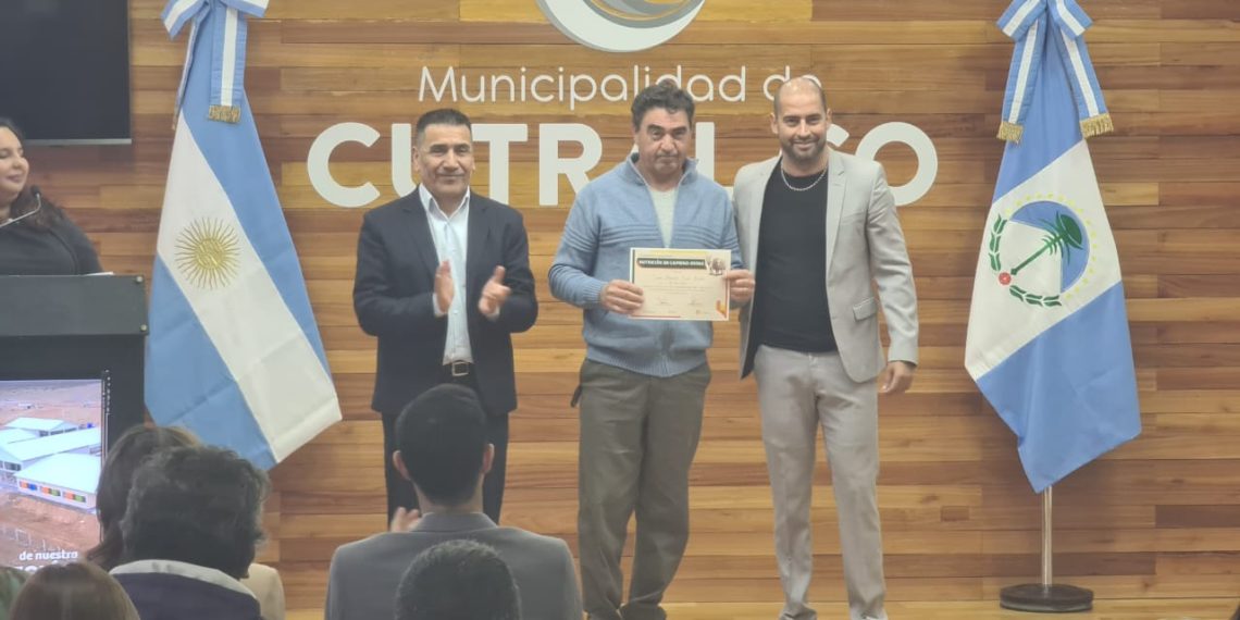 Cutral Co entregó forrajes a productores de Filli Dei, Villa El Puestero y otros barrios