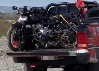 Motoqueros varados en la ruta 40 fueron rescatados por bomberos de Cutral Co