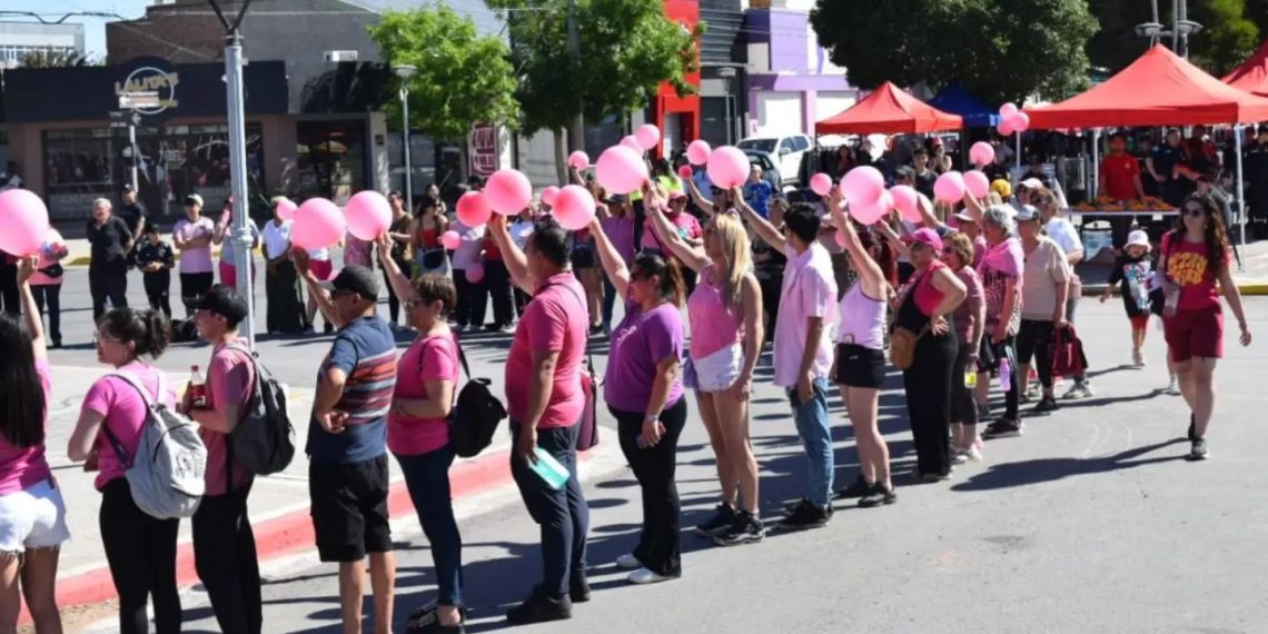 Hubo gran convocatoria para concientizar sobre el cáncer de mama en Cutral Co y Plaza Huincul