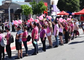 Hubo gran convocatoria para concientizar sobre el cáncer de mama en Cutral Co y Plaza Huincul