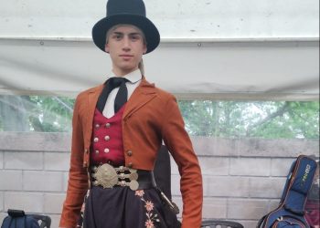 Saludan a un malambista de Cutral Co que pasó a la final en Córdoba