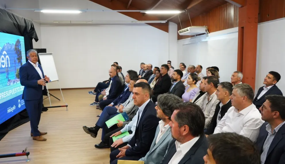 Larraza y Rioseco estuvieron en la presentación del presupuesto provincial 2025