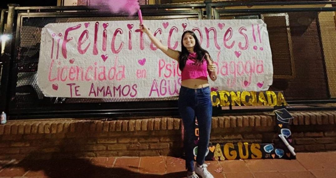 Felicitan a una nueva profesional