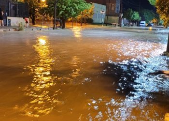 Cutral Co: drenó el agua y no hubo evacuados aunque si casas anegadas por la intensa tormenta