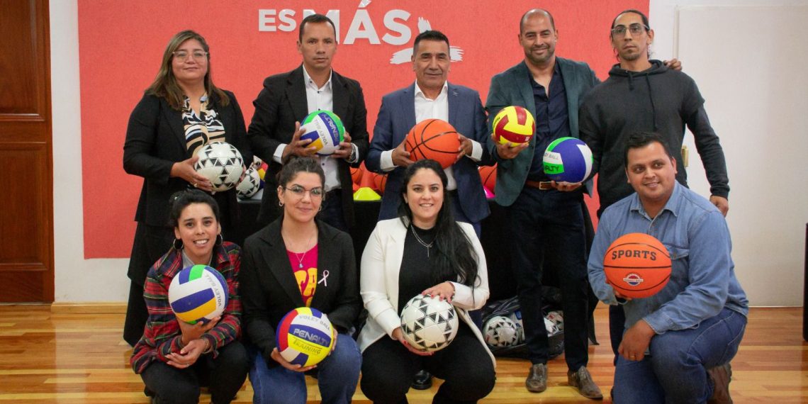 La municipalidad de Cutral Co entregó elementos deportivos a los minigimnasios