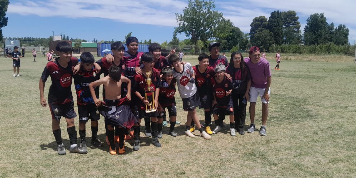 Extremo Juniors campeón en Plaza Huincul y Allen