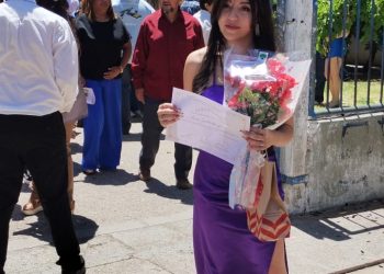 Saludan a una egresada