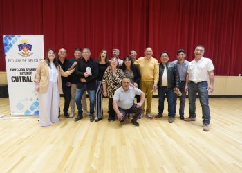 Homenajearon a policías retirados en un emotivo acto en Cutral Co