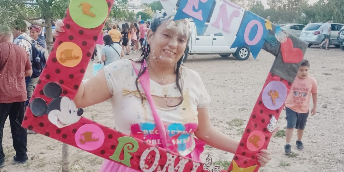 Saludan a Romi por su egreso