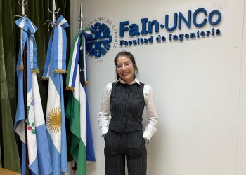 Felicitan a una nueva profesional