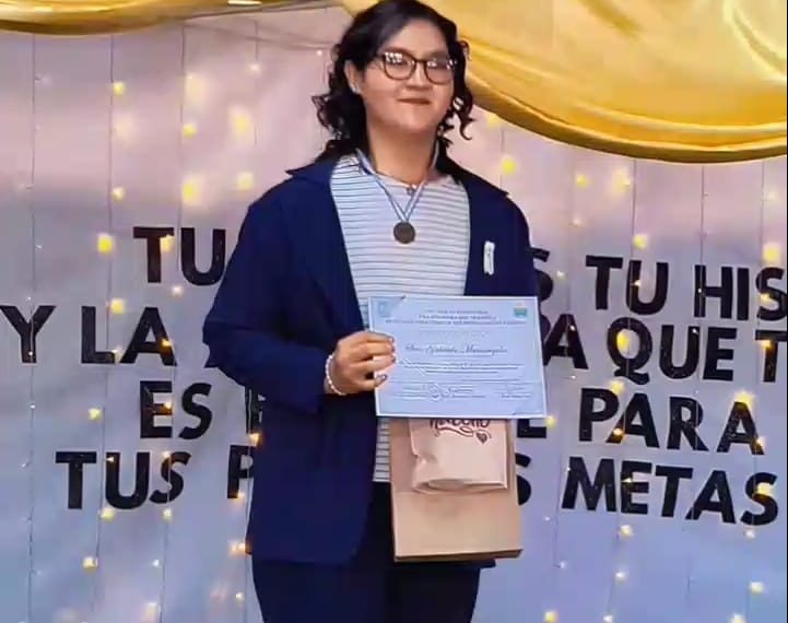 Saludan a egresada del Cpem 58