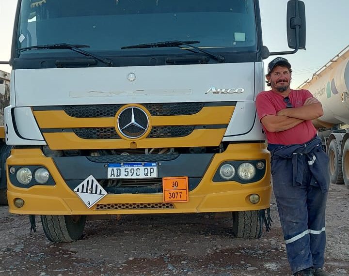 Saludan a camionero en su día