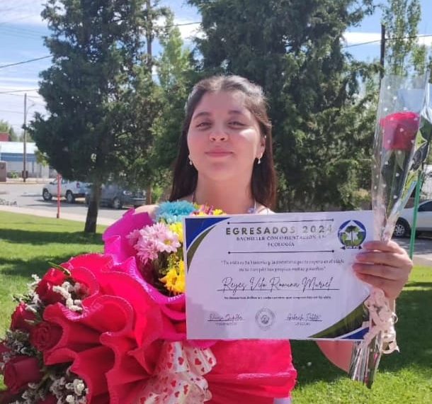 Saludan a egresada del CPEM 51