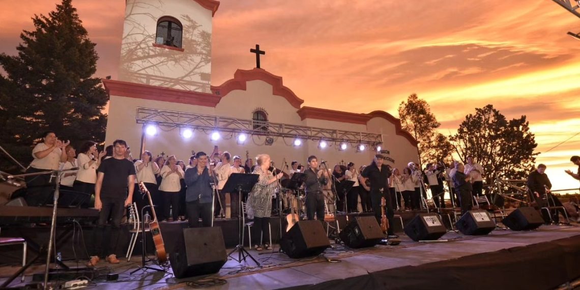 Hermoso espectáculo: Se celebró la Misa Criolla en la parroquia Santa Teresita