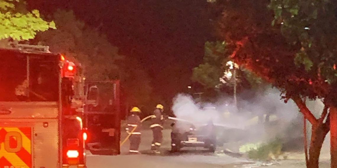 Plaza Huincul: ardió un auto en el barrio Soufal