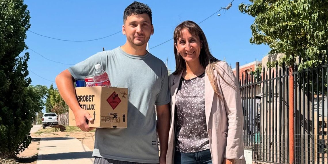 Eli González realizó donaciones al barrio Cono de Seguridad