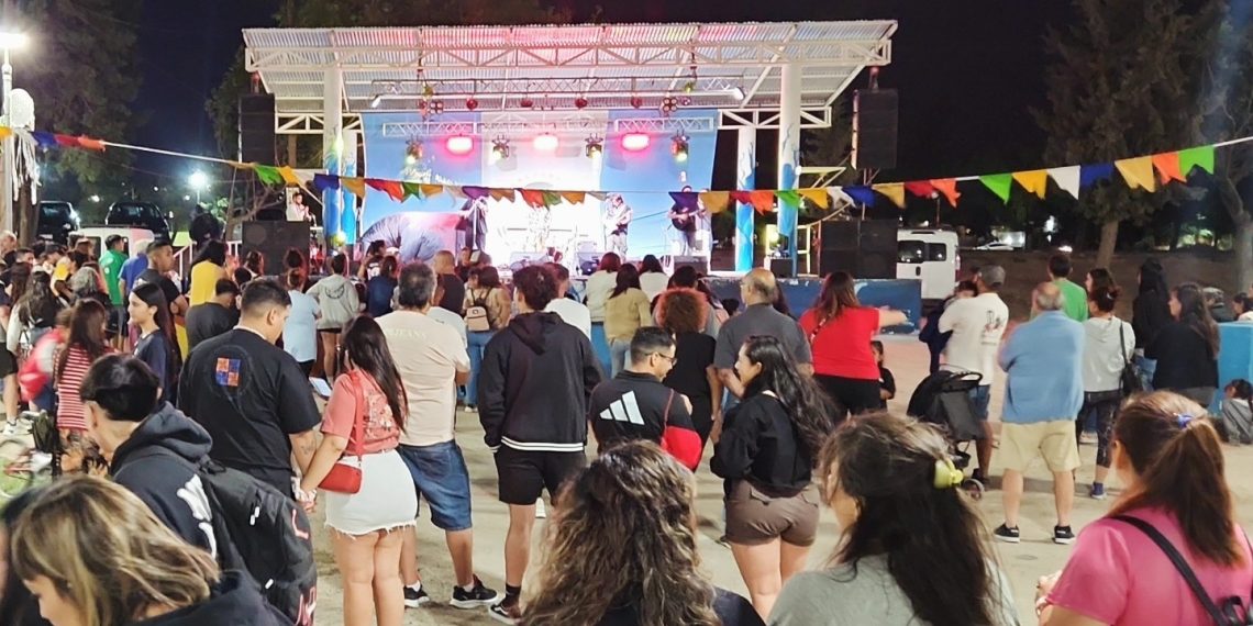 Este domingo continúan los festejos de carnaval en Plaza Huincul